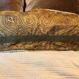 Single Corrovagio silk Paisley Decorative Pillow Cover